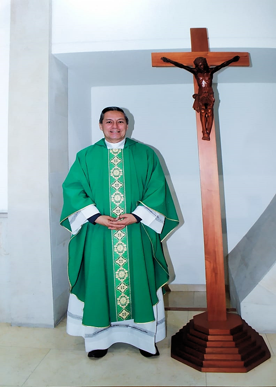 https://arquimedia.s3.amazonaws.com/340/parroquia/padreadolfoveralopezpng.png